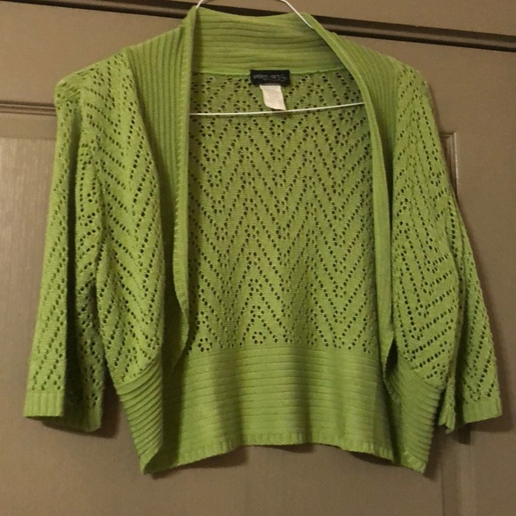 Vintage Yarn Art Olive Green short sweater Vintage Yarn Art Olive Green short sweater